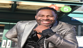 Fil Straughan as Luther Vandross