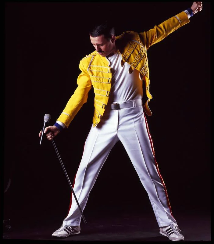 dean richardson as freddie mercury 3